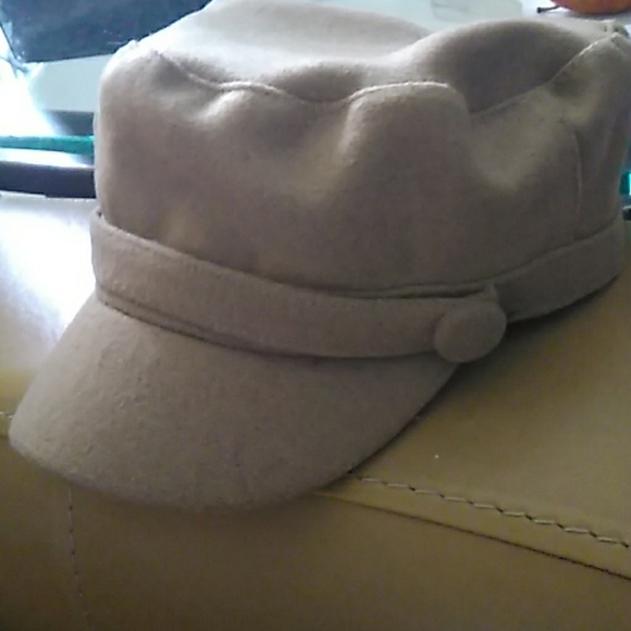 Stylish Poor boy cap - Picture 2 of 2